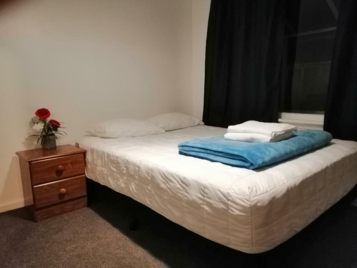 Homestay Double Room, Near The City Center Christchurch Exteriör bild