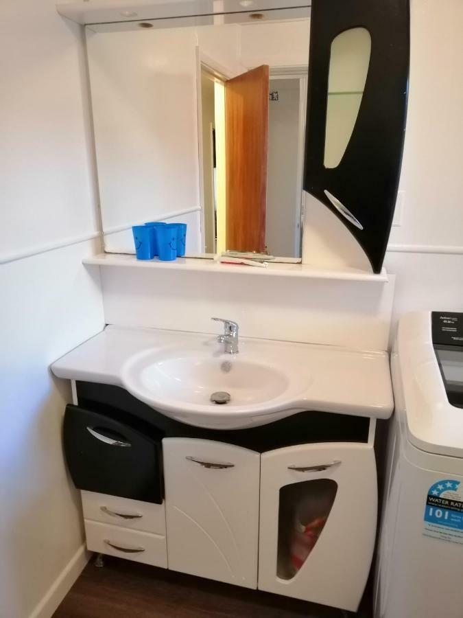 Homestay Double Room, Near The City Center Christchurch Exteriör bild